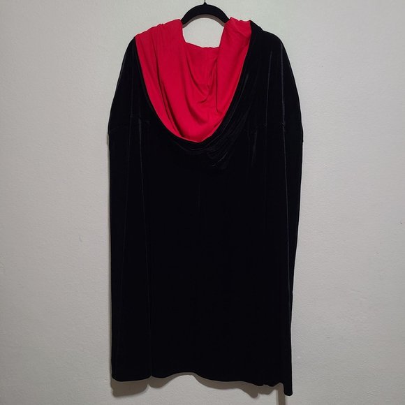 Torrid Short Velvet Hooded Cloak Halloween Plus Size 3X/4X Black Red - Picture 2 of 7